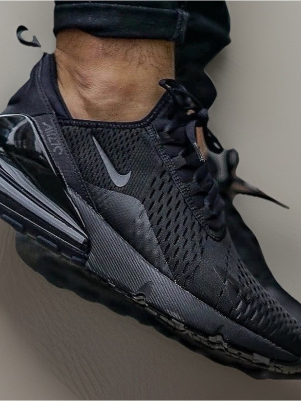 Nike AirMax 270
Streetwear/Lifestyle
Athletic Shoes
Size 8.5 Men/10 Women